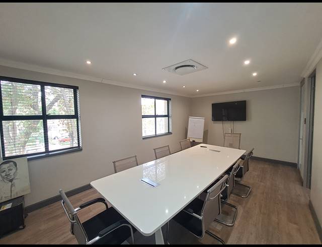140M² OFFICE TO LET IN DUNKELD WEST